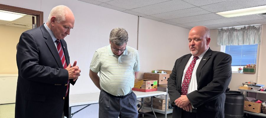 Rep. Mike Kelly Visits The Mission